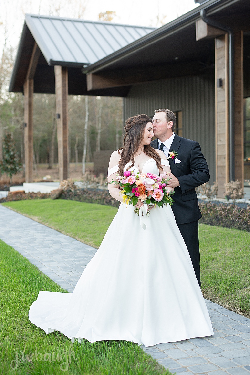 spring wedding at the luminaire