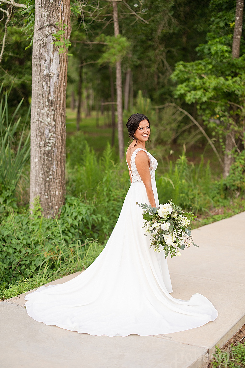 the luminaire outdoor bridal portraits